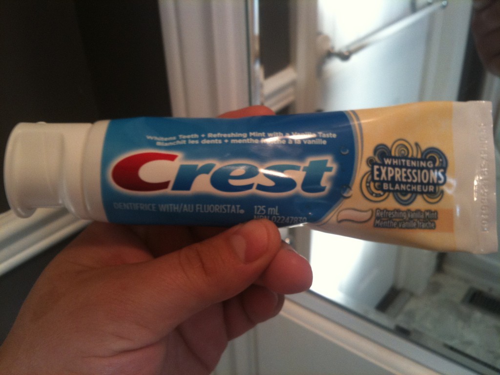 Crest toothpaste with whitening expressions blancheur